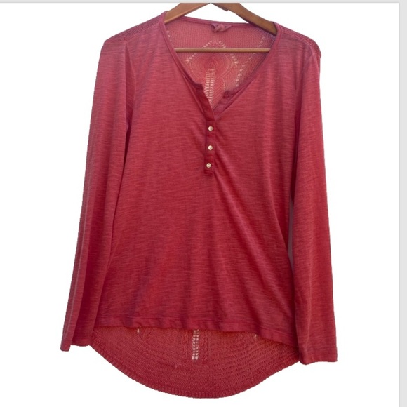 Ariat Henley Shirt Crochet Knit Back Hi Low Coral Red Sz M Boho Western Festival - Picture 1 of 6